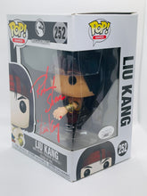 Load image into Gallery viewer, Liu Kang 252 Mortal Kombat funko pop signed by Robin Shou (37)
