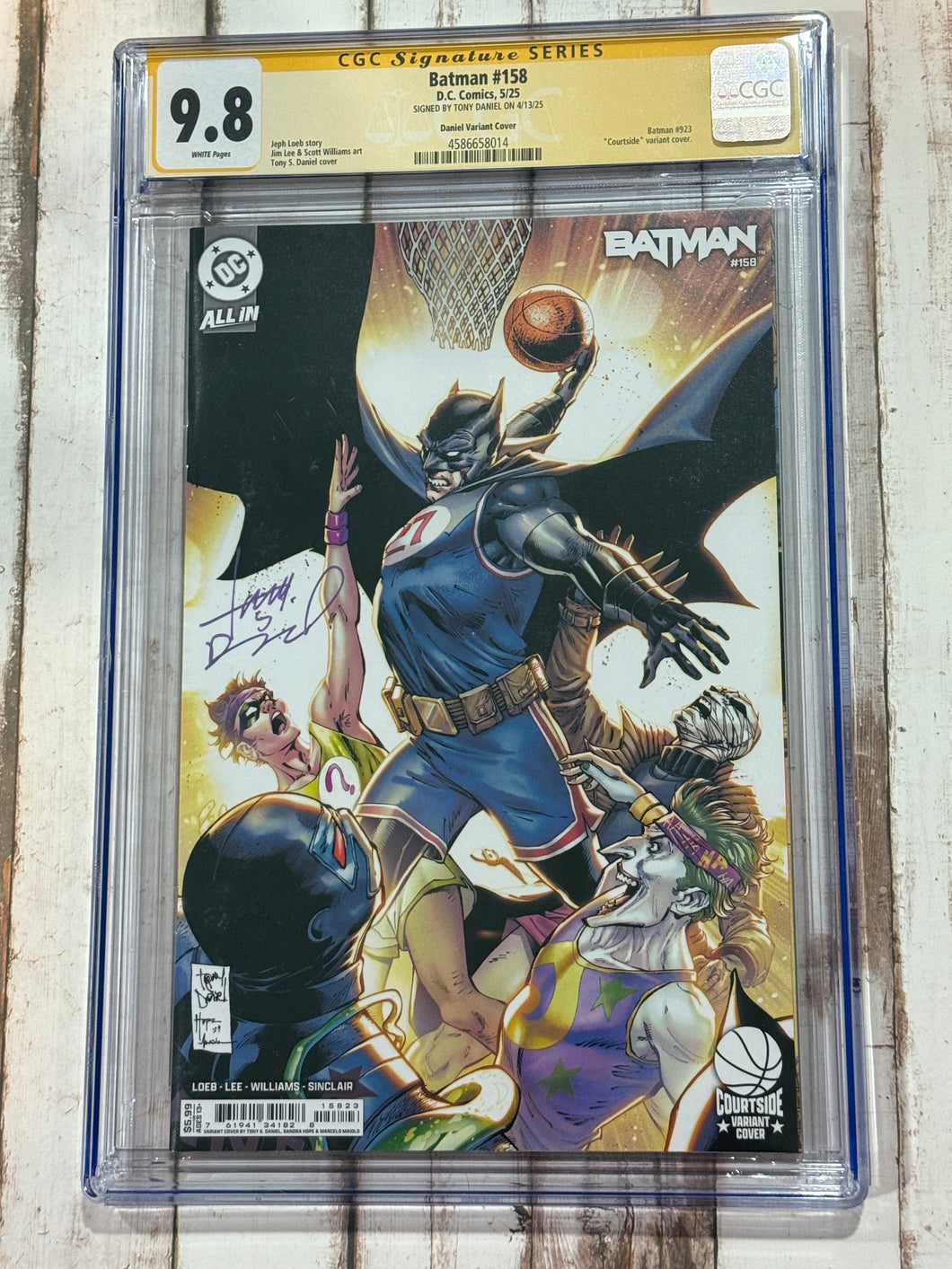CGC SS 9.8 Batman #158 Courtside variant 1st Print Signed Tony Daniel Variant